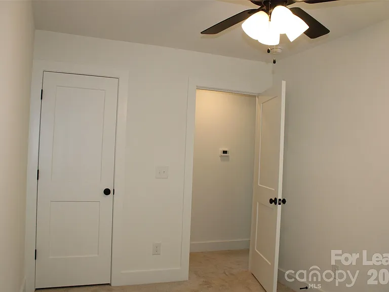 562 W Park Ave #A — Photo 17
