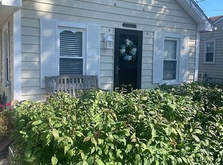 2001 Austin Dr, Novi, MI 48377