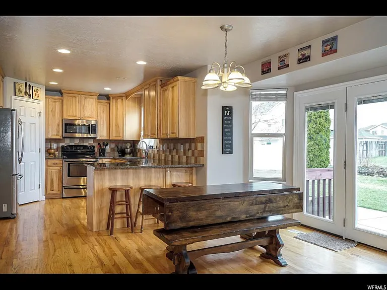 804 Creek Ln — Photo 10