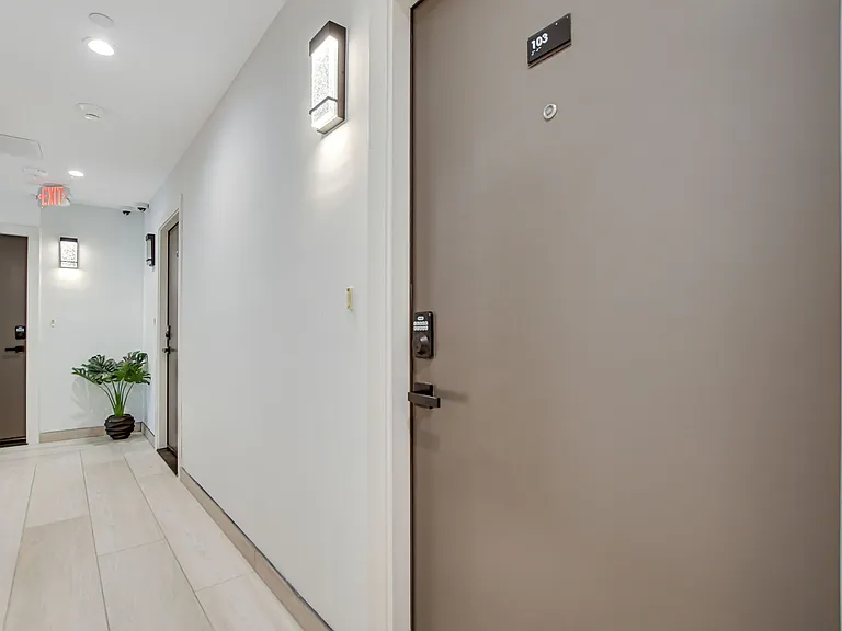 946 S Ridgeley Dr #103 — Photo 1