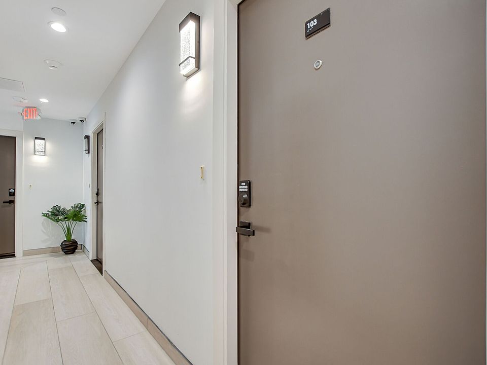 1st image of 946 S Ridgeley Dr #103