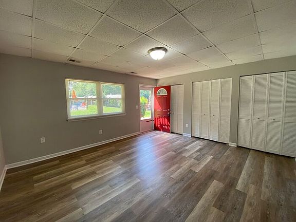 4th image of 8 Shetland Cir
