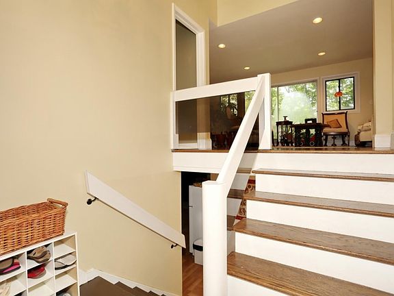 4th image of 79 Heather Hill Ln