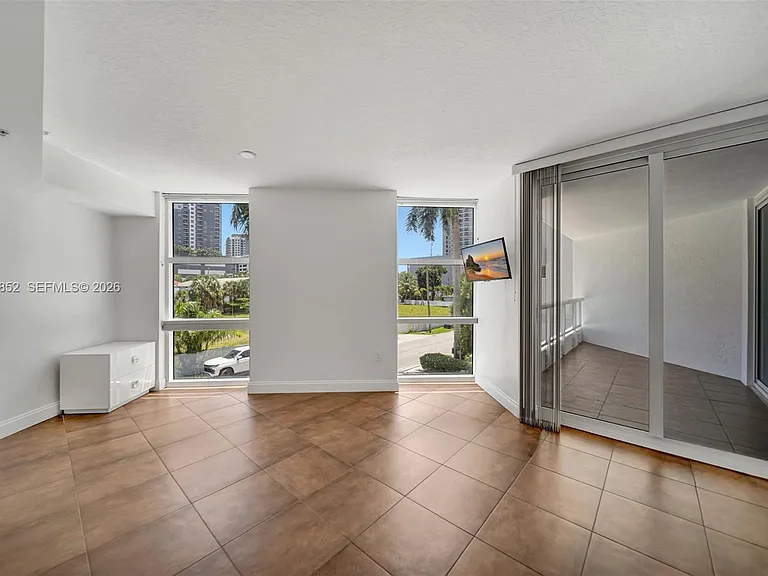 401 SW 4th Ave #203 — Photo 38