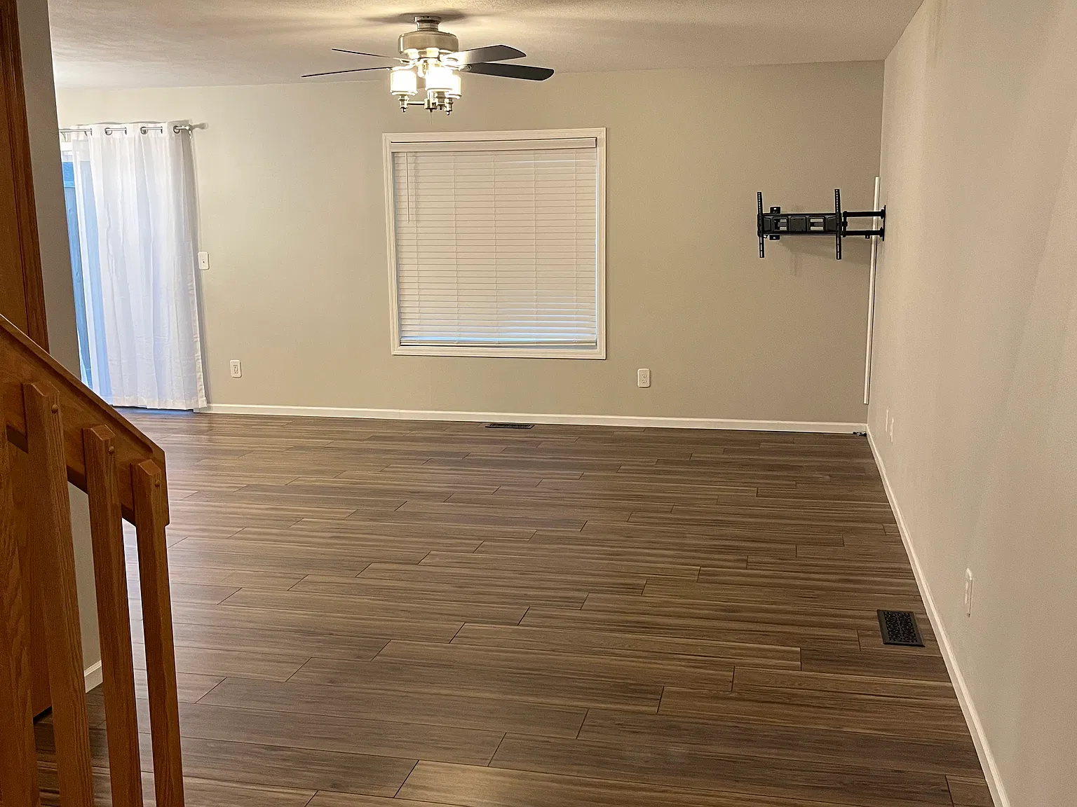 2 bed, 1.5 bath, 1319 sqft, $1,850 — Photo 3