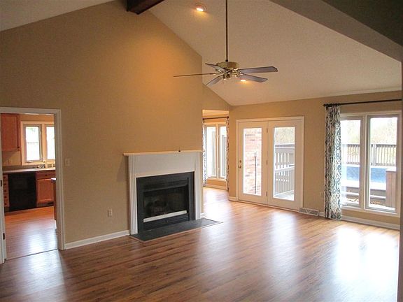 3rd image of 2532 Thompson Dr