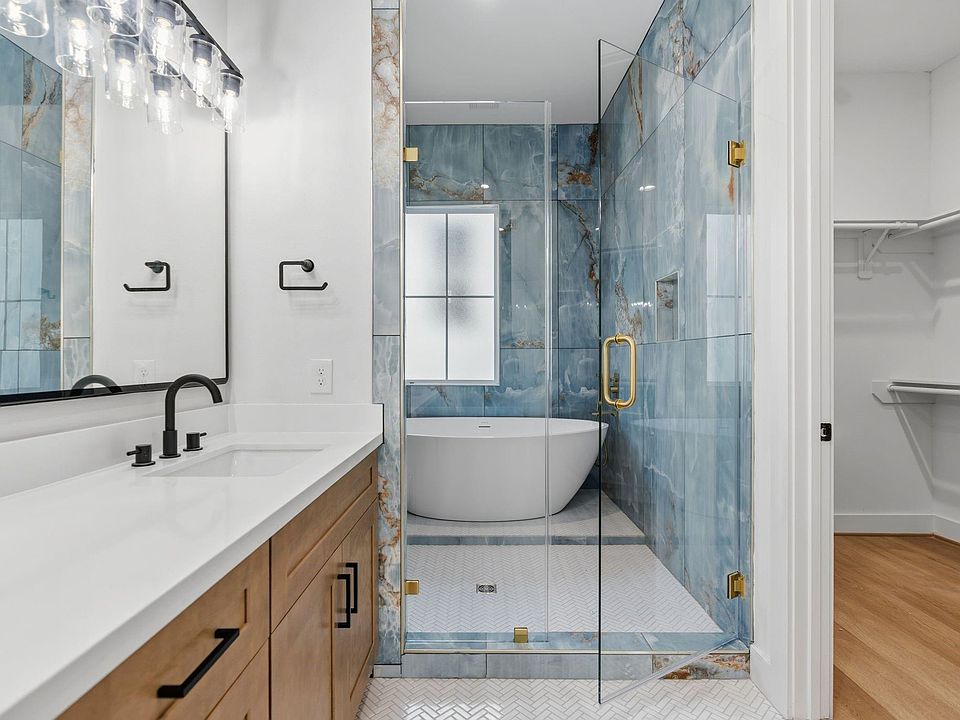 1st image of 1140 W 16th St