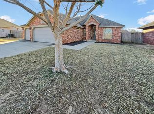 204 SW 30th St, Moore, OK 73160