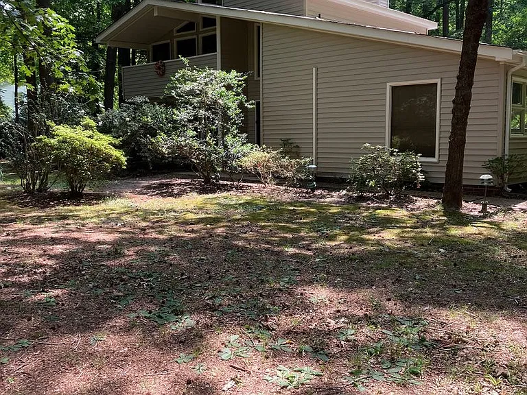 4852 Rosewell Dr — Photo 2