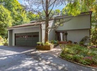 29 Pease Rd, Woodbridge, CT 06525
