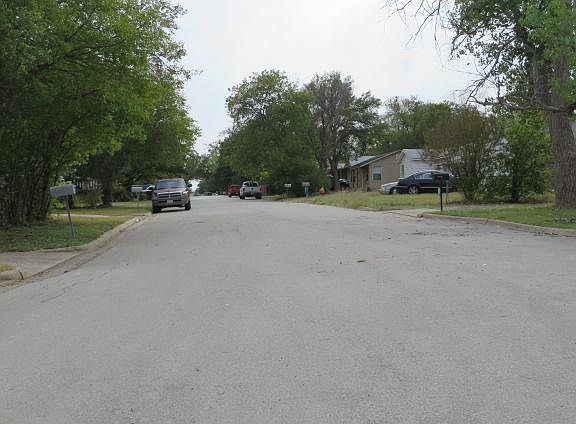 4th image of 927 Renfro Dr