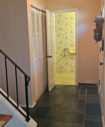 3rd image of 3840 Longhill Dr SE