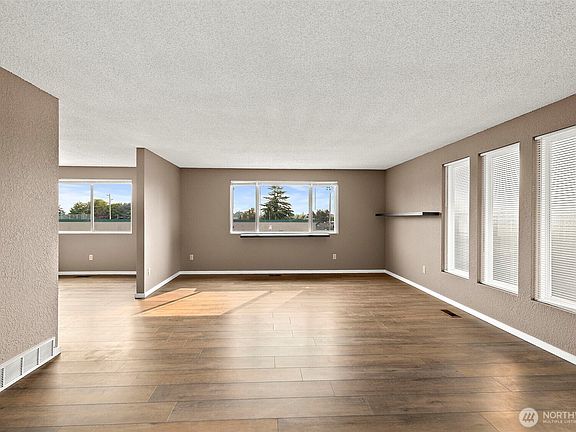 3rd image of 2516 Rockefeller Avenue #A, B