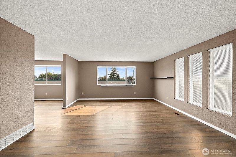 3rd image of 2516 Rockefeller Avenue #A, B