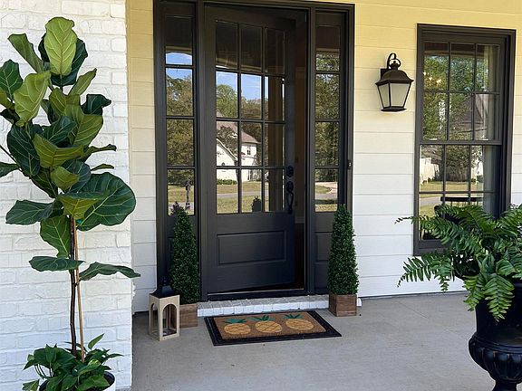 3rd image of 5078 Live Oak Dr