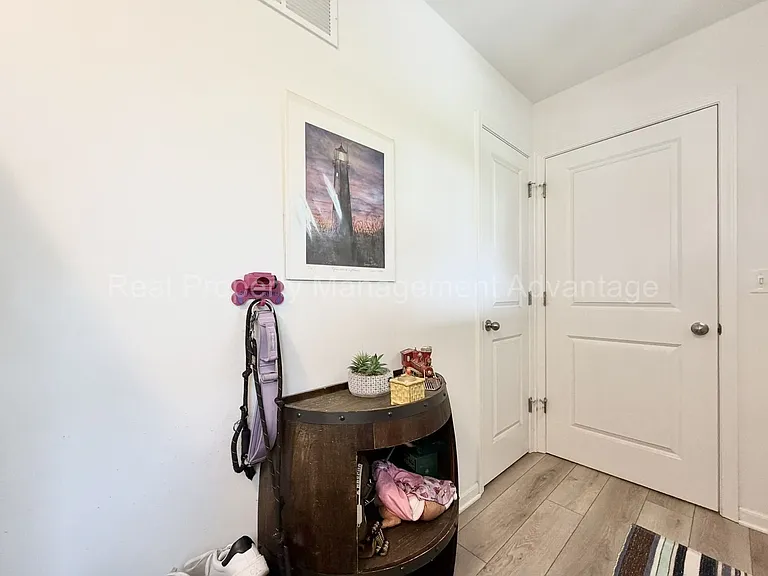547 Parkside Way — Photo 24