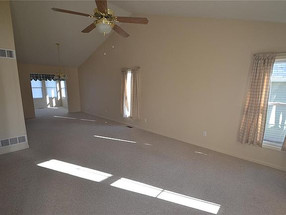 3rd image of 1367 Harwood Ln