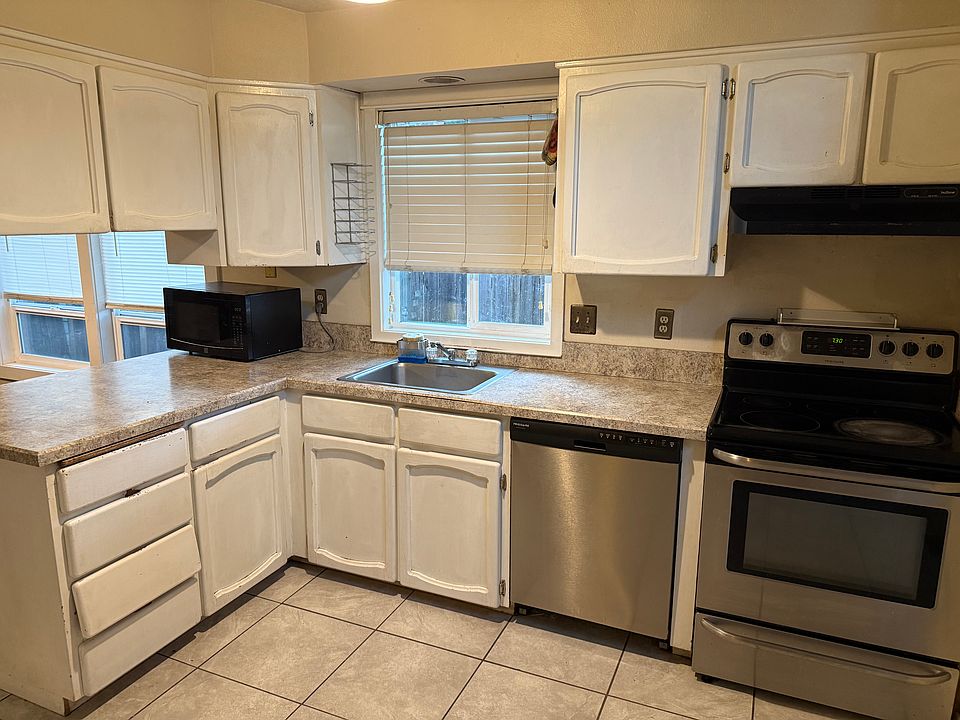 1st image of 5463 SW 164th Ct