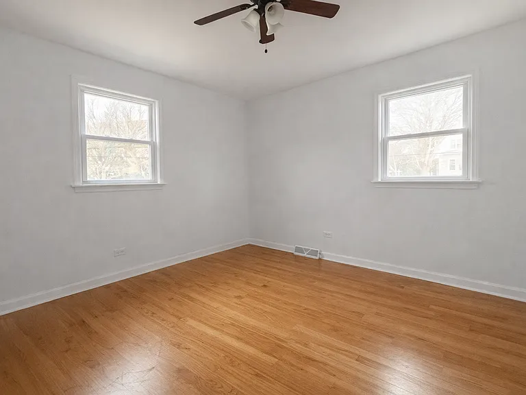 4259 N Narragansett Ave — Photo 9
