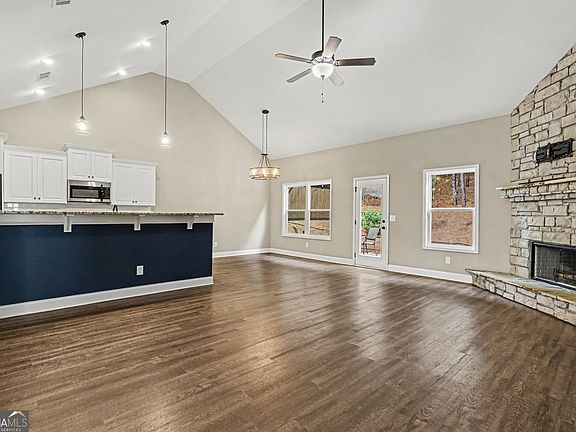 5th image of 271 Alexandria Way