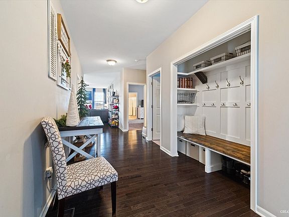 Beautiful foyer with built in organizers.