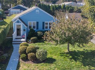 80 Webb St, Providence, RI 02908