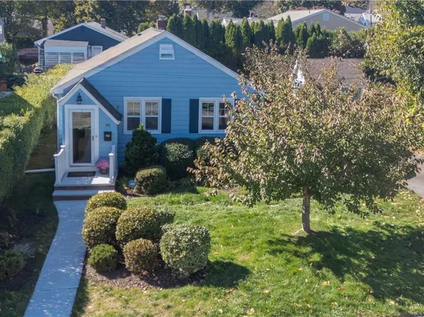 80 Webb St, Providence, RI 02908