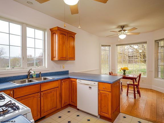2nd image of 26 Mountain Vista Dr