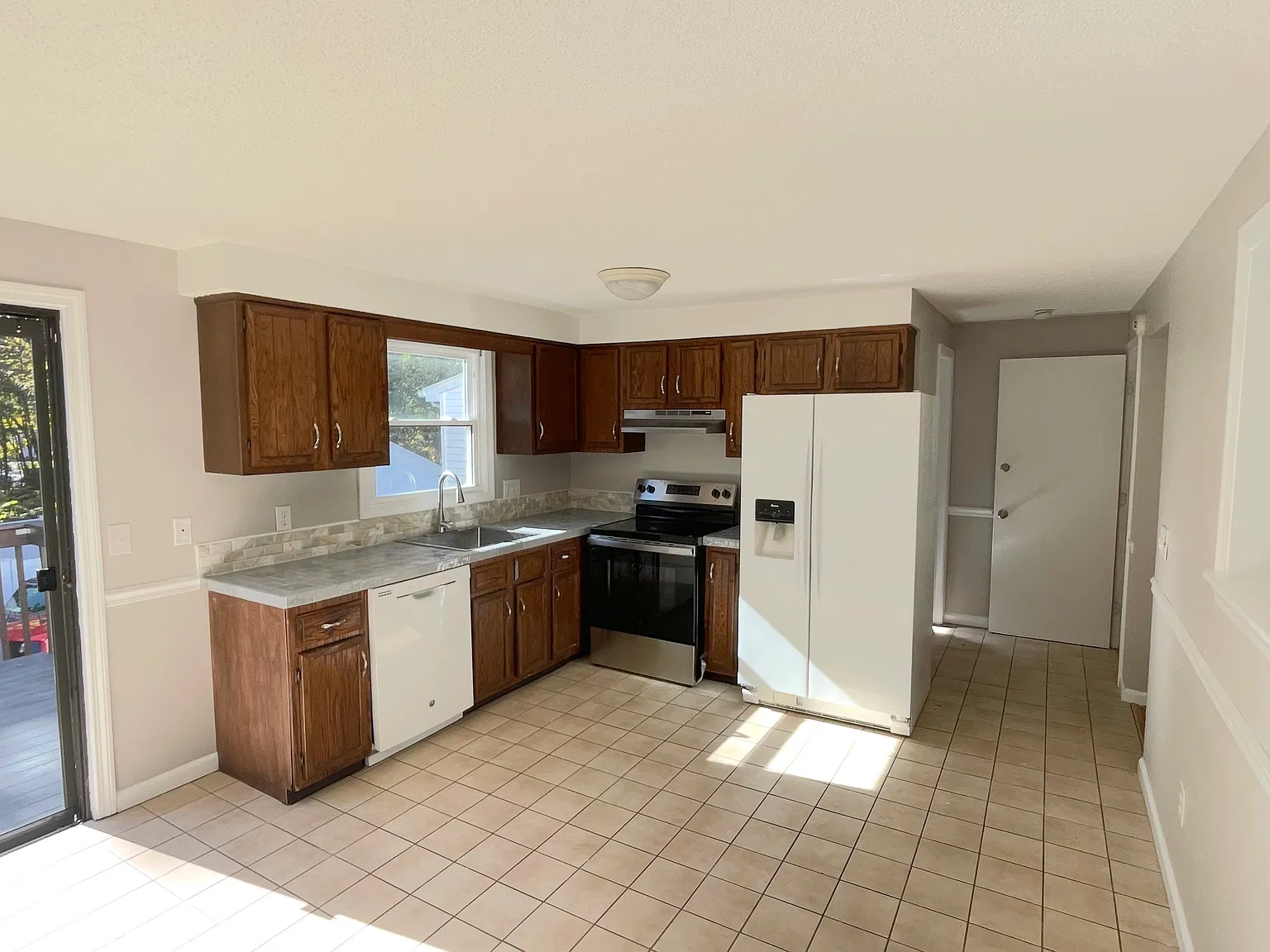 3 bed, 1.5 bath, 1572 sqft, $2,800 — Photo 4