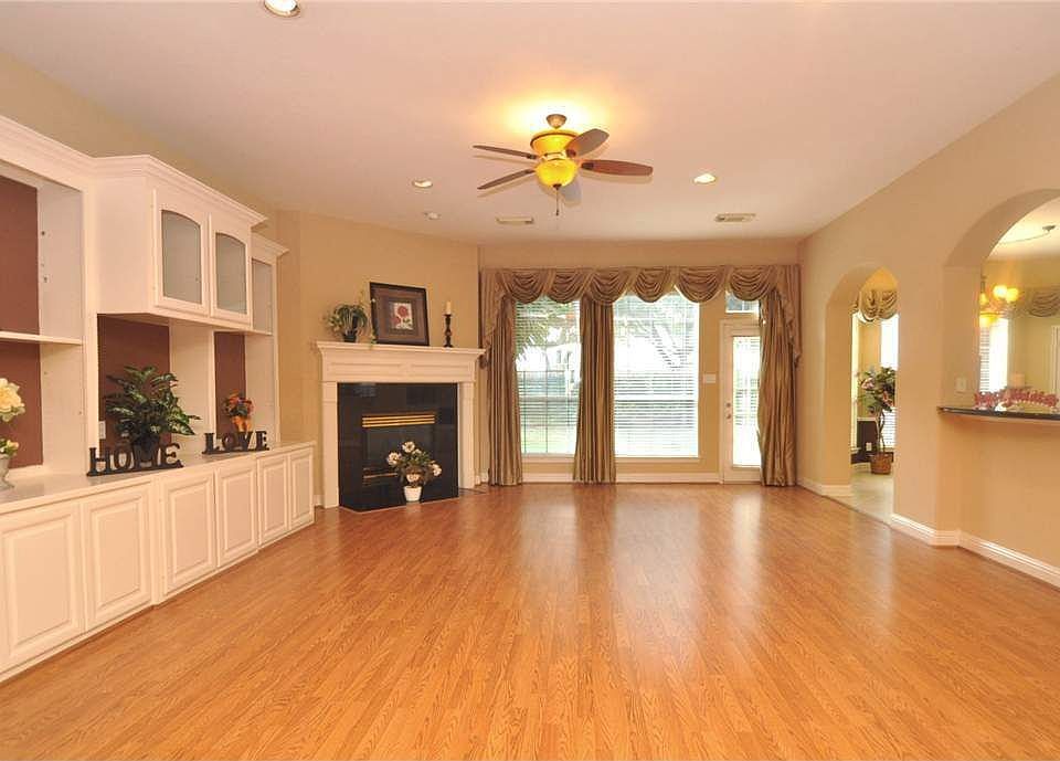 2nd image of 29 Lake Mist Dr