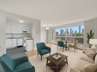 666 Spadina Ave #2215, Toronto, ON M5S 2H8