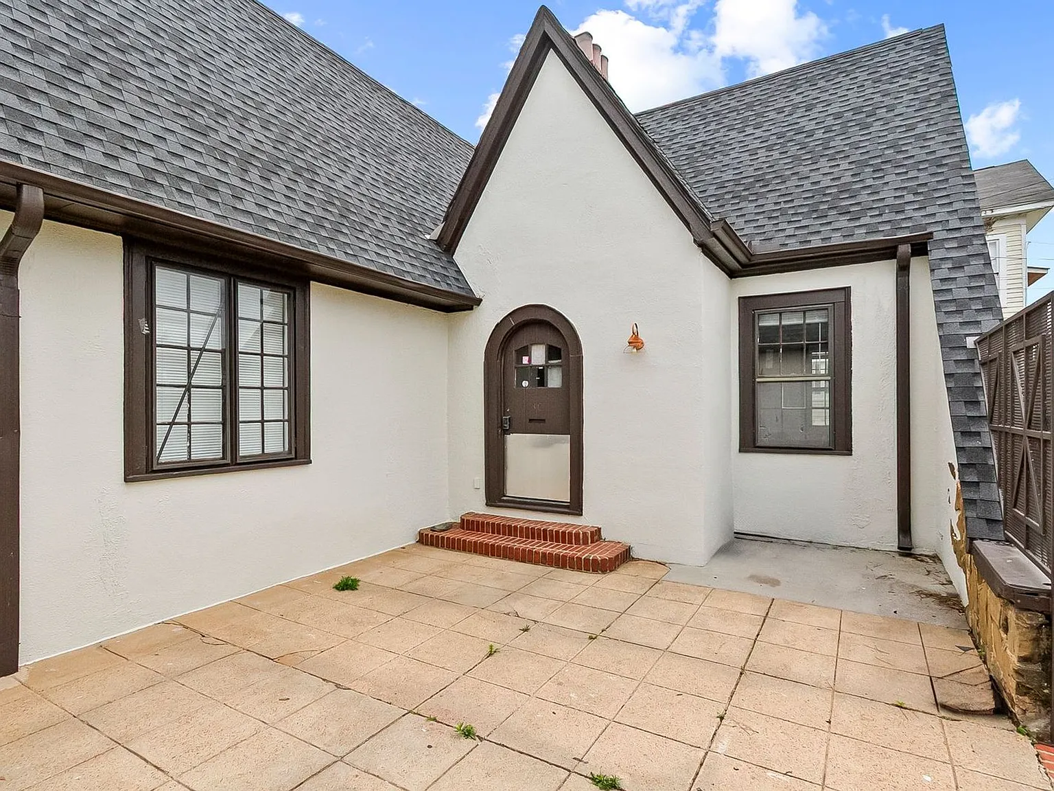 1304 Riverside Dr — Photo 2