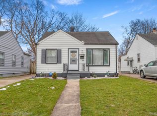 18810 Woodcrest St, Harper Woods, MI 48225