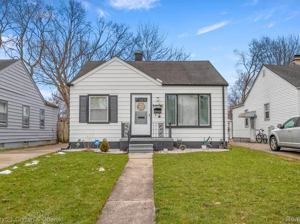 18810 Woodcrest St, Harper Woods, MI 48225