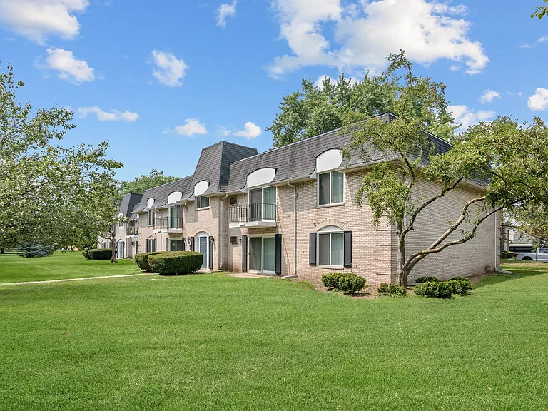 Apple Ridge Apartments - Livonia, MI — Photo 29