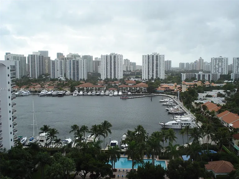 3600 Yacht Club Dr #1503 — Photo 31