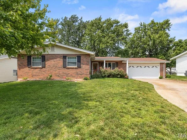 1001 Wilmington Dr, Saint Charles, MO 63301