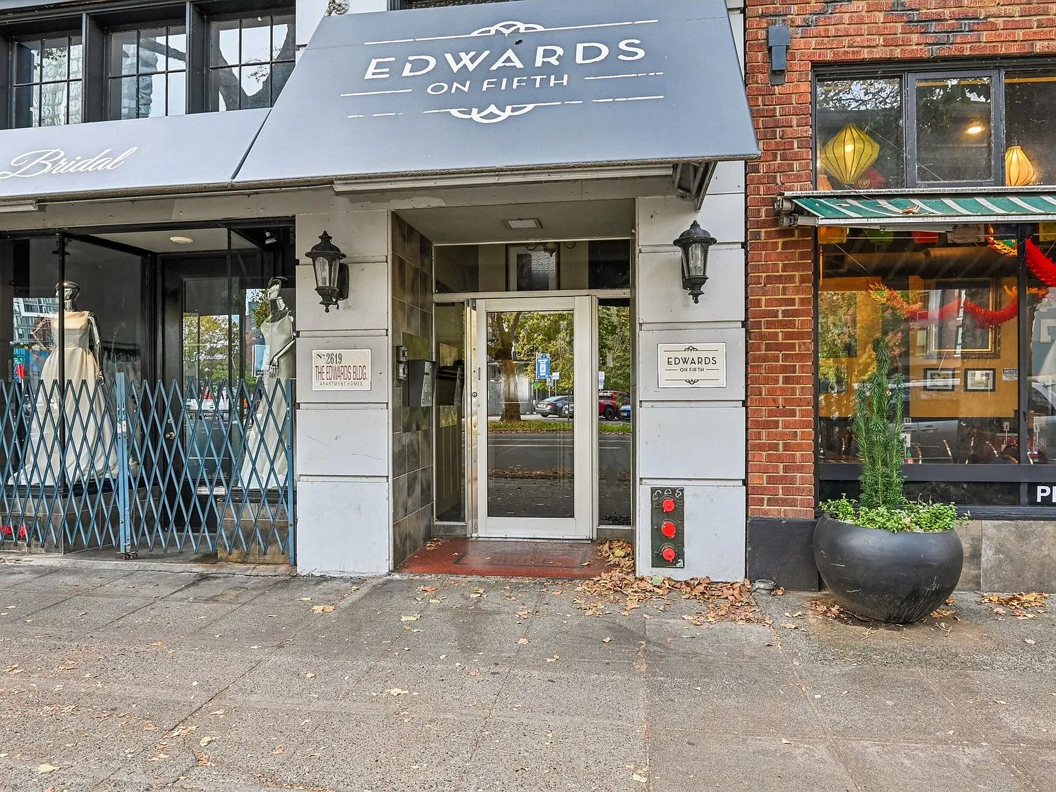 Edwards on Fifth Apartments — Photo 3