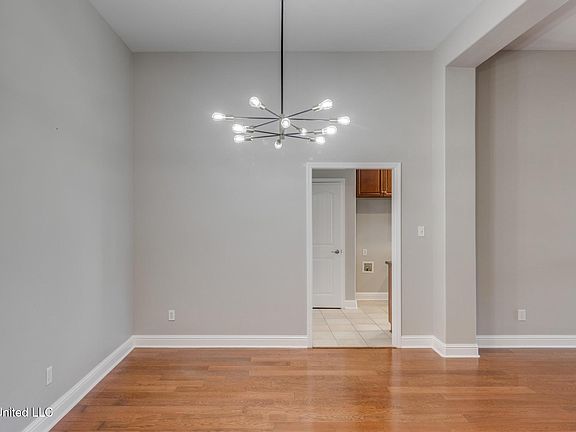5th image of 14048 Fox Hill Dr