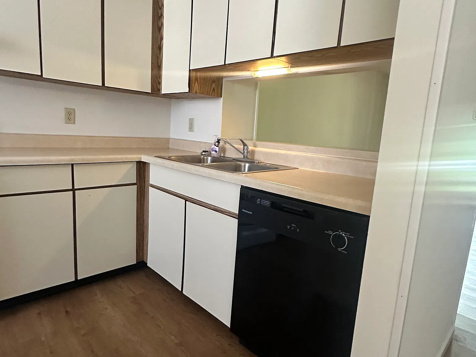 3 bed, 1.5 bath, 1100 sqft, $1,395 — Photo 3