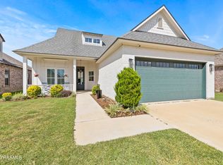 211 San Marcos Dr, Youngsville, LA 70592