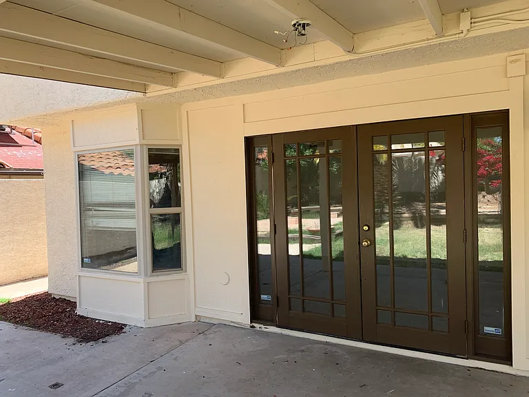 426 E Susan Ln — Photo 6