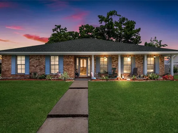 16 Parlange Dr, Destrehan, LA 70047