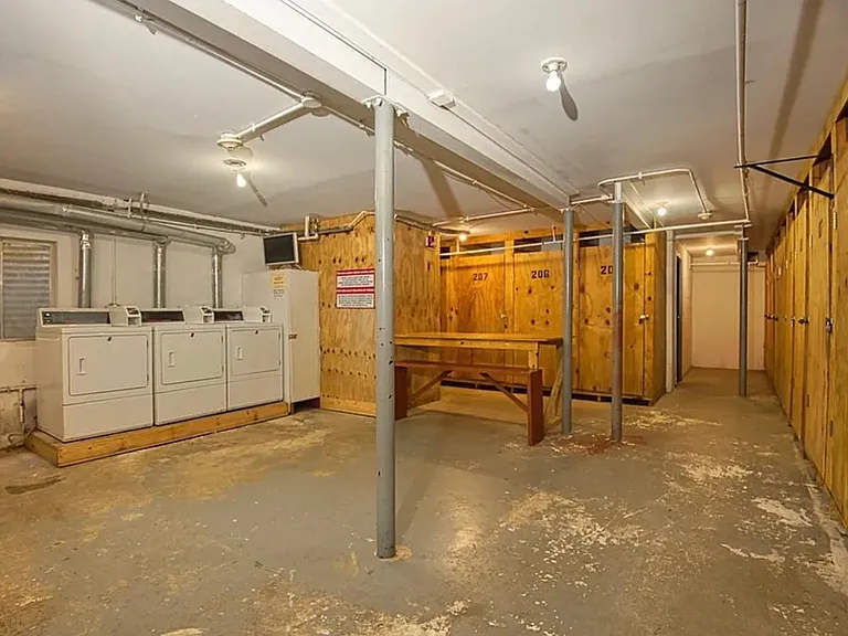 659 E Fullerton Ave — Photo 10