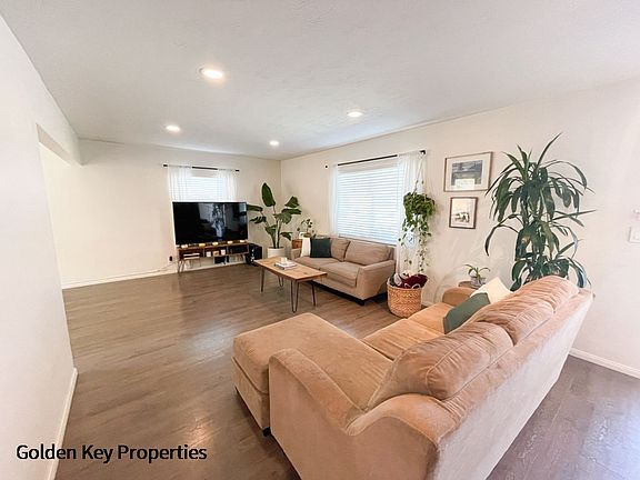 5th image of 3217 Carolyn Cir