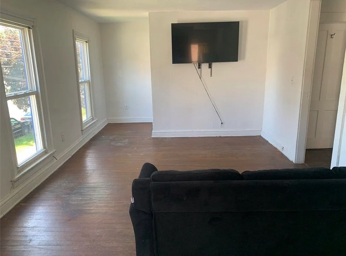 Building Photo - 97 Oak St #2