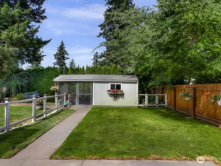 Birchwood Dr — Photo 16