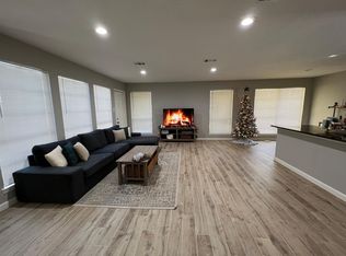 2859 Pilgrims Point Dr, Webster, TX 77598