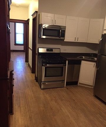 4th image of 845 N Rockwell St #1F
