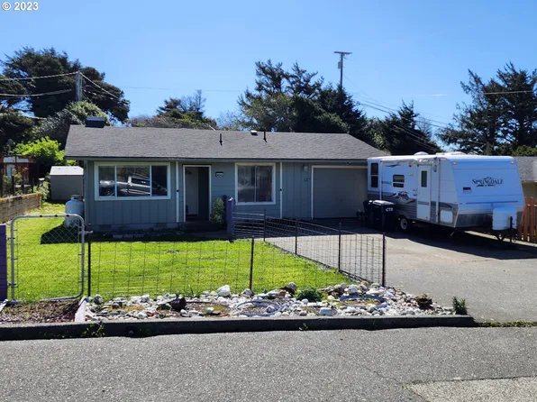 94046 Azalea Ln, Gold Beach, OR 97444
